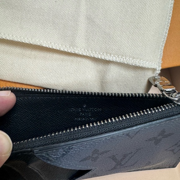 Men’s Louis Vuitton gently used coin/card wallet - Picture 4 of 5